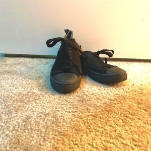 Comfy converse-like sneakers